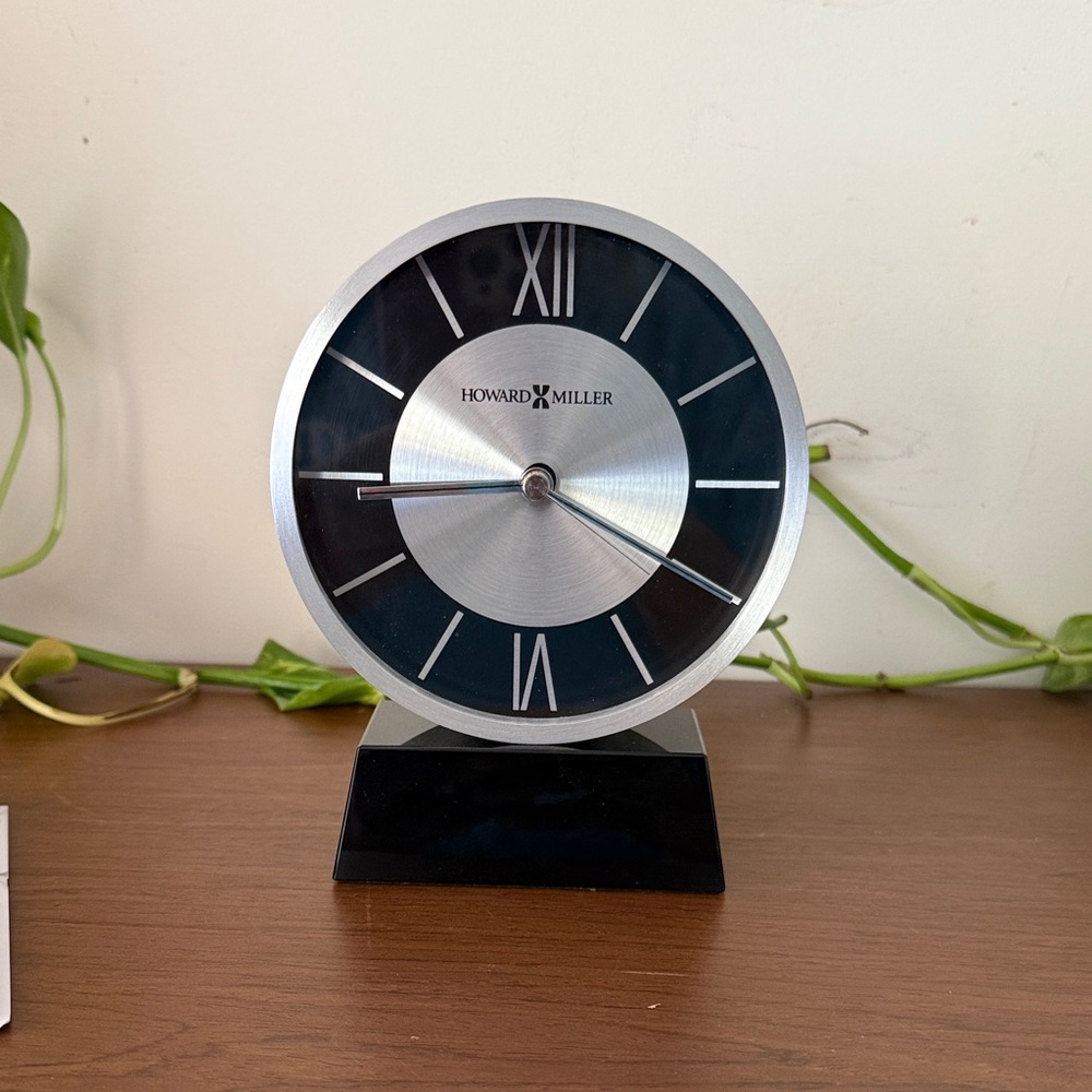Howard Miller Davis Table Top Clock